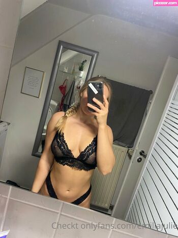 emiliajulie