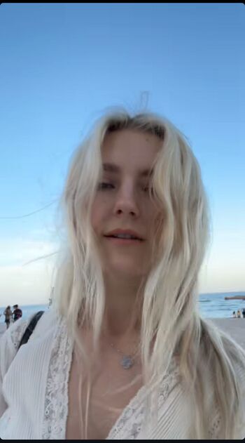 Eva Elfie