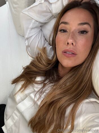 Eva Lovia