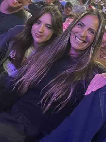 Gabriela Bee