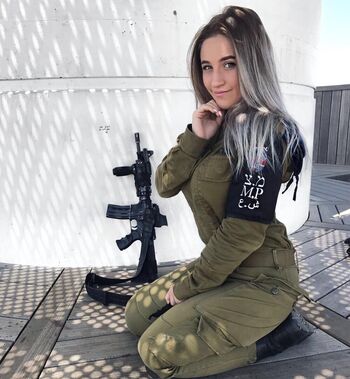 Girls With Guns