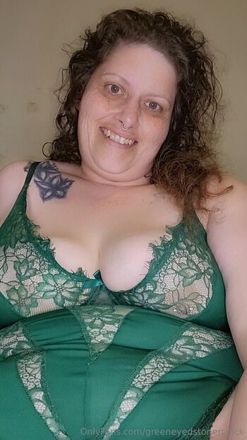 greeneyedstonerchick