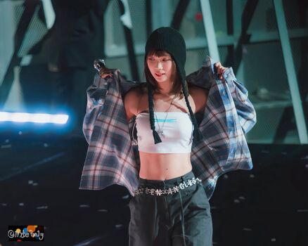 Kim Chaewon