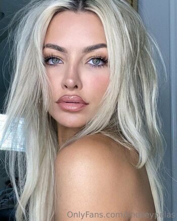 Lindsey Pelas