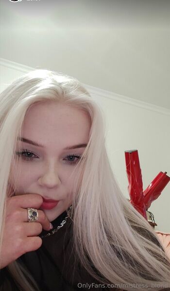 mistress_blond