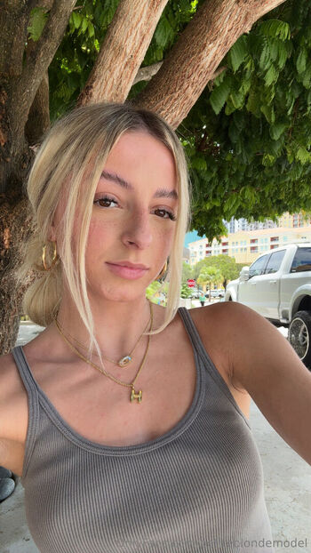 petiteblondemodel
