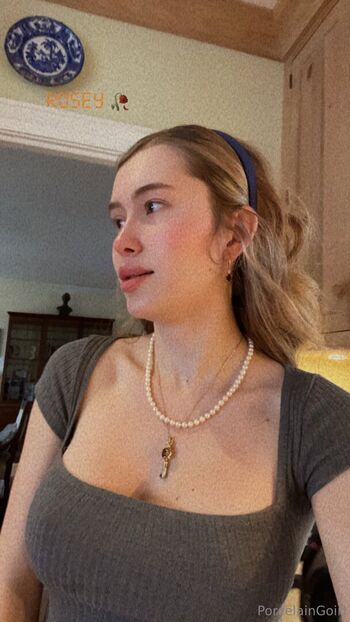 porcelaingoirl
